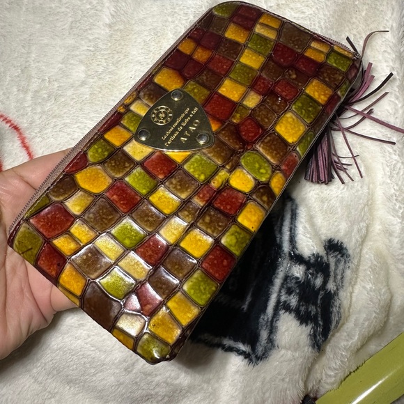 Multicolor Crocodile Pattern Wallet - Picture 3 of 12